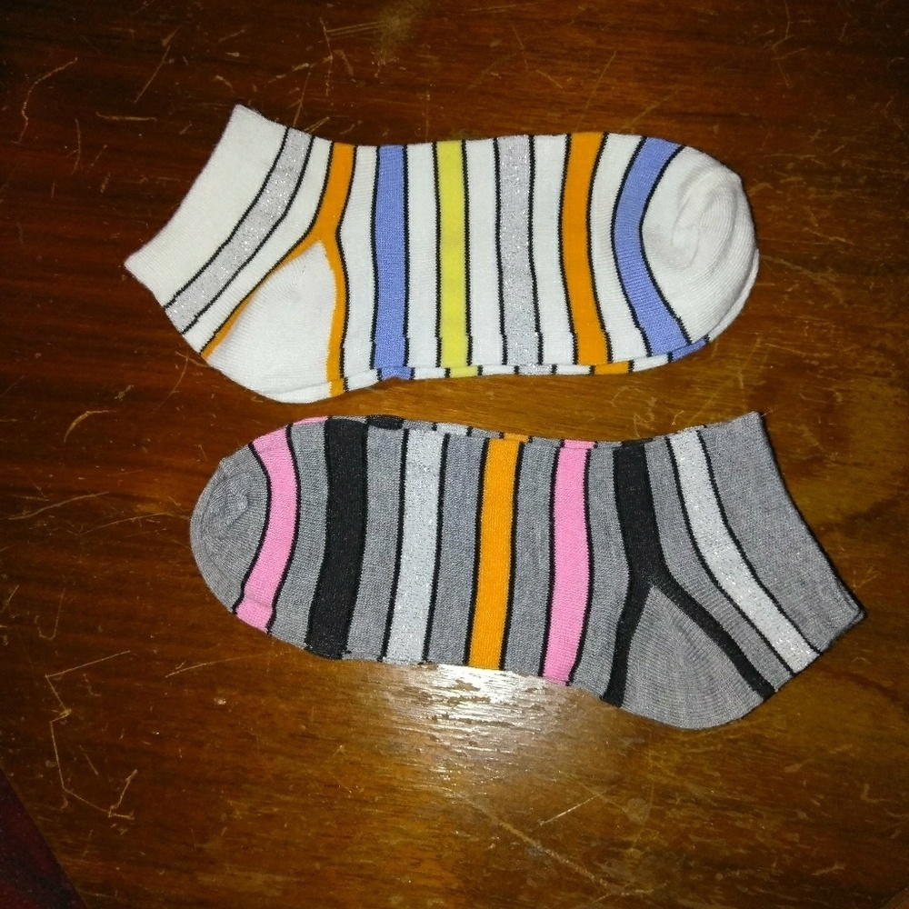 NEW 2 pr no show ankle socks